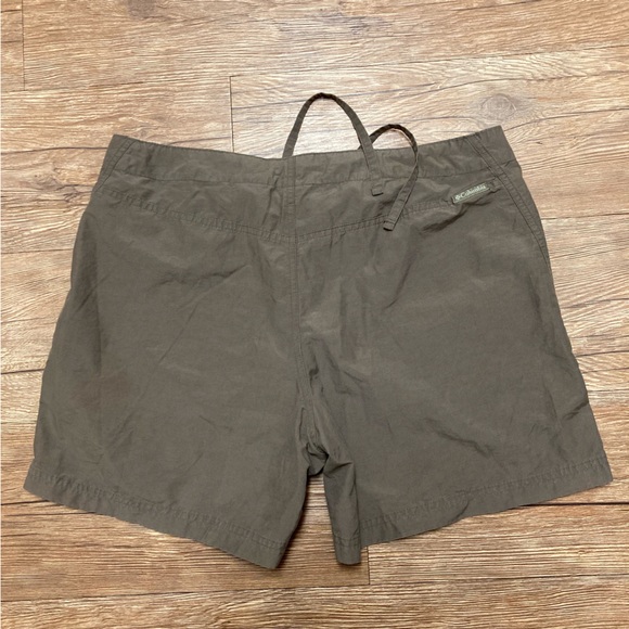 Women’s Columbia Hiking Shorts with Drawstrings - Picture 2 of 3